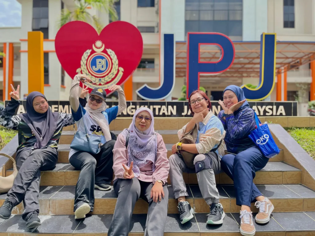 Teacher Maslinah pengajar memandu bertauliah di Akademi JPJ Melaka